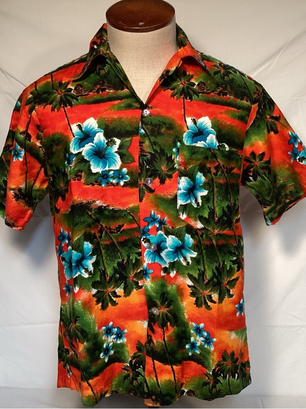 Vintage Hukilau Fashions Honolulu Men's Tropical Floral Hawaiian Camp Shirt